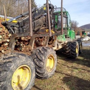 foto 19t forwarder JD 1510E 8W traktor leś JohnDeere