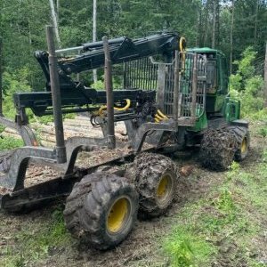 foto 16.5t forwarder 8W laduje 11t JohnDeere 1010E