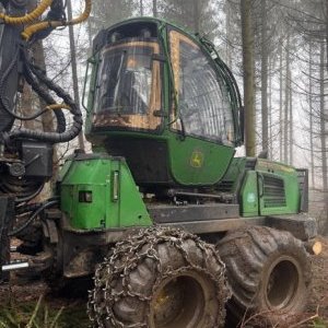 foto 16.5t forwarder 8W laduje 11t JohnDeere 1010E