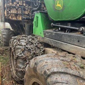 foto 16.5t forwarder 8W laduje 11t JohnDeere 1010E