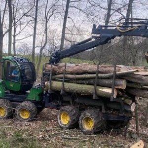 foto 16.5t forwarder 8W laduje 11t JohnDeere 1010E